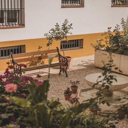 Apartamento Jardin De Santa Paula Sevilla Exteriör bild